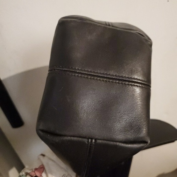 Coach - Picture 2 of 4